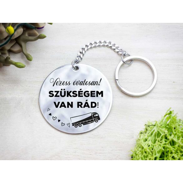 Vezess óvatosan acél medálos kulcstartó